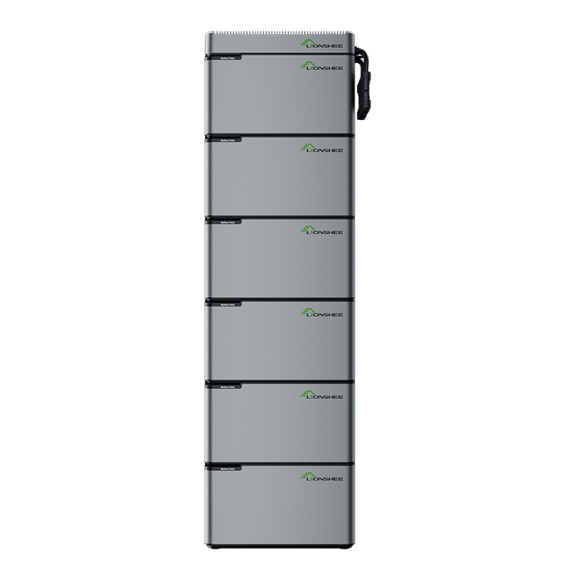 Sei unit&agrave; LS-L1024 impilate fino a 6144Wh su sfondo bianco